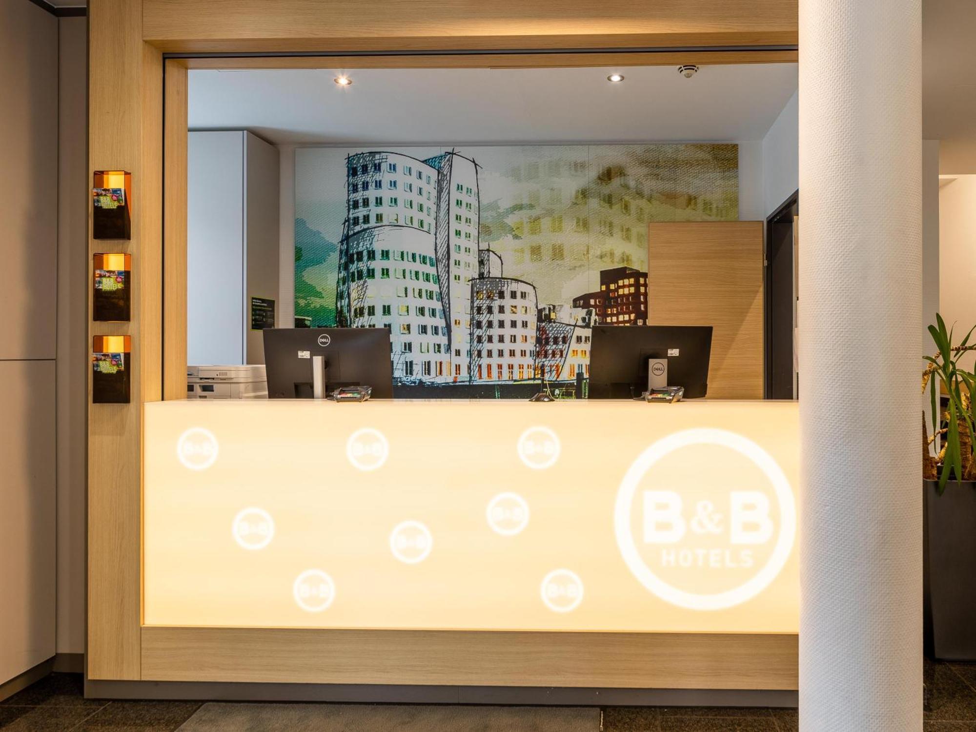B&B Hotel Duesseldorf City-Sued Buitenkant foto